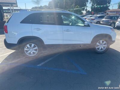 2011 Kia Sorento LX   - Photo 9 - Visalia, CA 93292