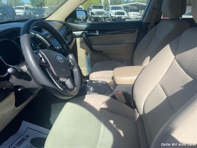 2011 Kia Sorento LX   - Photo 11 - Visalia, CA 93292