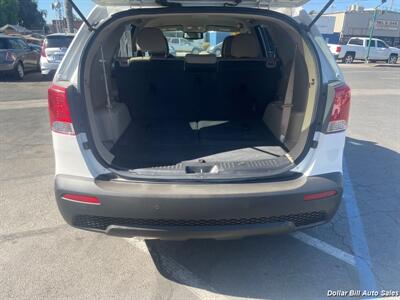 2011 Kia Sorento LX   - Photo 13 - Visalia, CA 93292