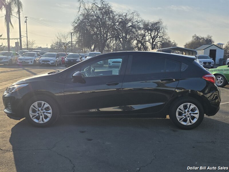 2019 Chevrolet Cruze LS - Photo 4 - Visalia, CA 93292