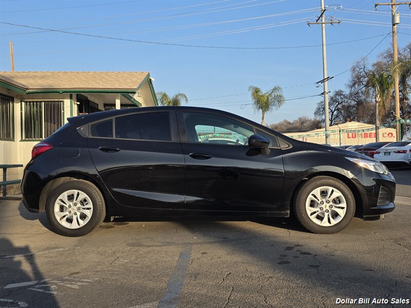 2019 Chevrolet Cruze LS - Photo 8 - Visalia, CA 93292