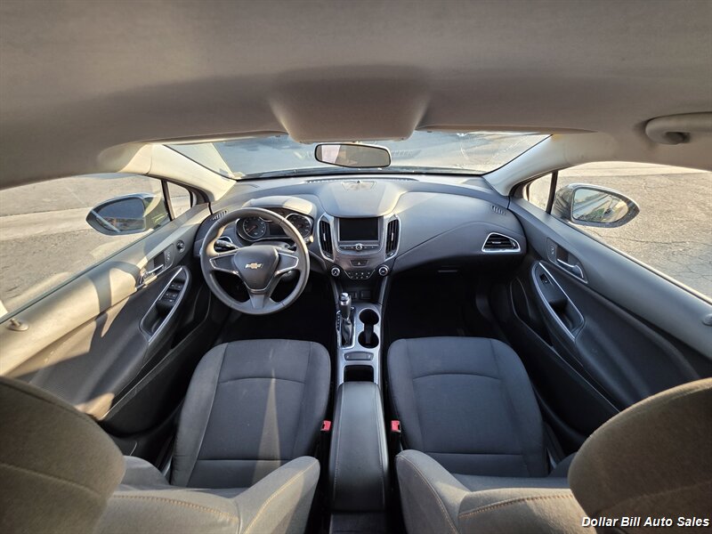 2019 Chevrolet Cruze LS - Photo 12 - Visalia, CA 93292