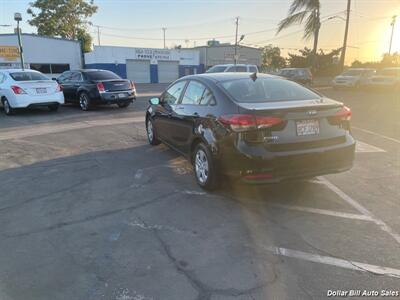 2018 Kia Forte LX   - Photo 5 - Visalia, CA 93292