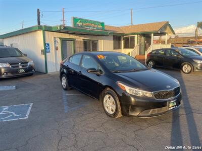 2018 Kia Forte LX   - Photo 1 - Visalia, CA 93292