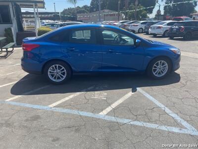 2018 Ford Focus SE   - Photo 8 - Visalia, CA 93292