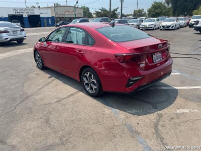 2019 Kia Forte LXS   - Photo 5 - Visalia, CA 93292