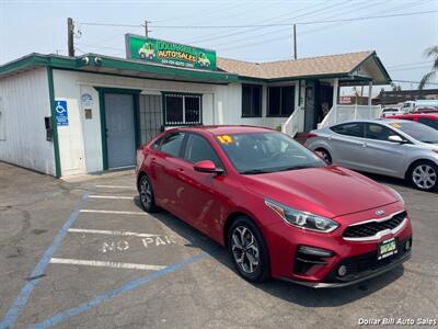 2019 Kia Forte LXS   - Photo 1 - Visalia, CA 93292