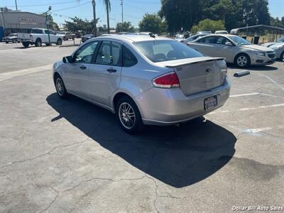 2011 Ford Focus SE   - Photo 5 - Visalia, CA 93292