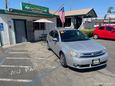 2011 Ford Focus SE   - Photo 1 - Visalia, CA 93292