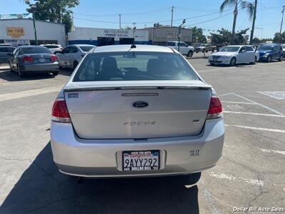 2011 Ford Focus SE   - Photo 6 - Visalia, CA 93292