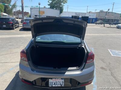 2020 Hyundai ELANTRA SEL   - Photo 12 - Visalia, CA 93292