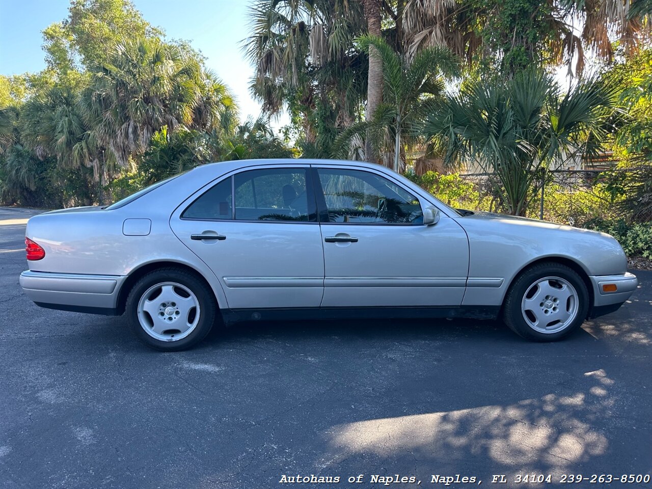 1996 Mercedes-Benz E 320   - Photo 9 - Naples, FL 34104