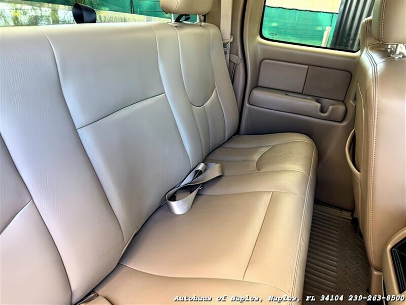 2004 Chevrolet Silverado 2500 Work Truck 4dr Extended Cab Work Truck   - Photo 38 - Naples, FL 34104