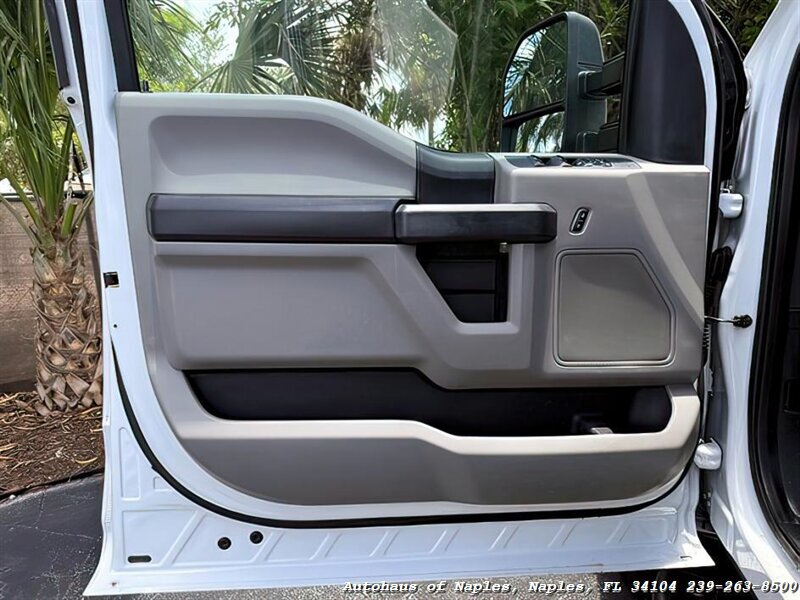 2019 Ford F-350 Super Duty XL   - Photo 19 - Naples, FL 34104