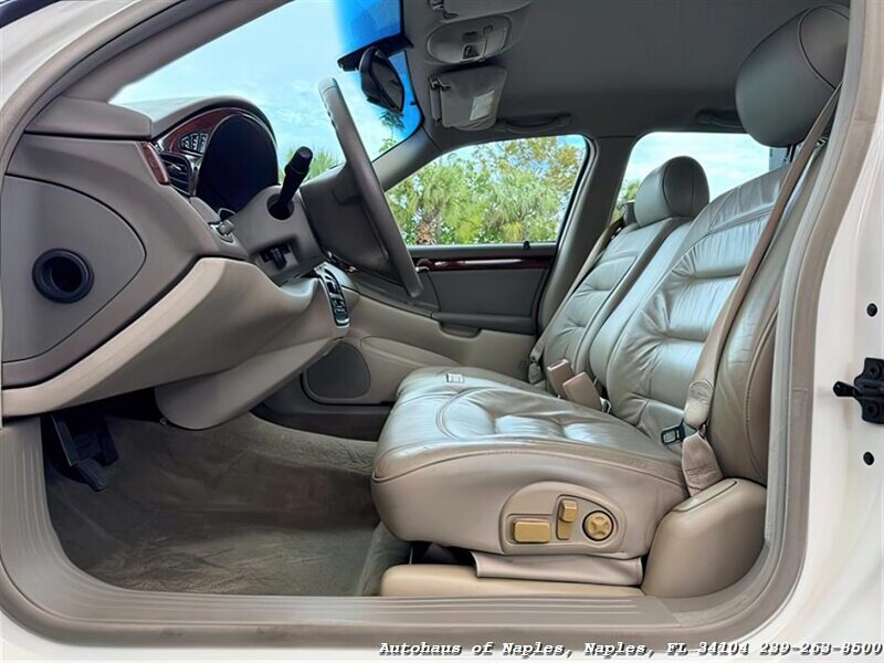 2001 Cadillac DeVille   - Photo 18 - Naples, FL 34104