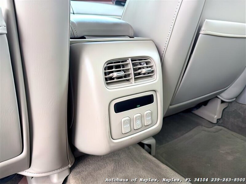 2001 Cadillac DeVille   - Photo 24 - Naples, FL 34104
