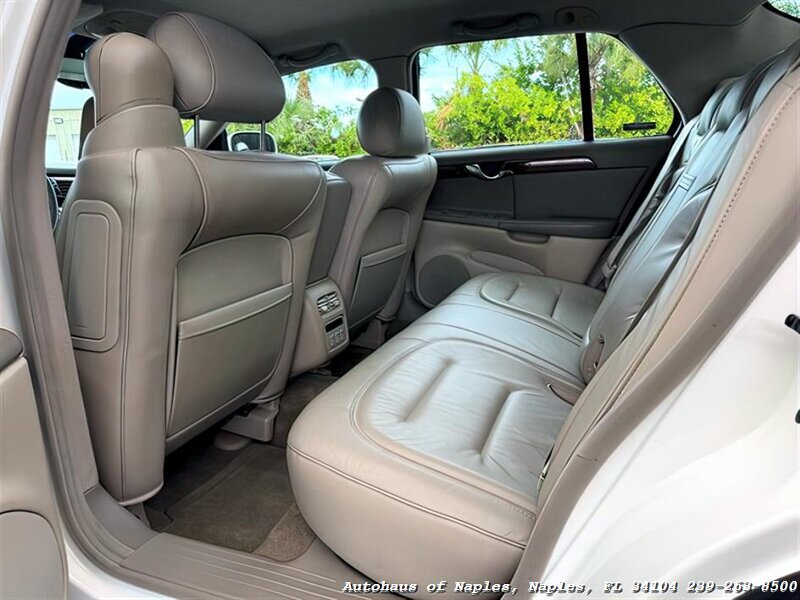 2001 Cadillac DeVille   - Photo 21 - Naples, FL 34104