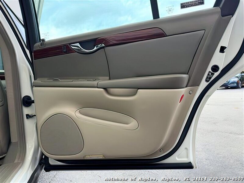 2001 Cadillac DeVille   - Photo 28 - Naples, FL 34104