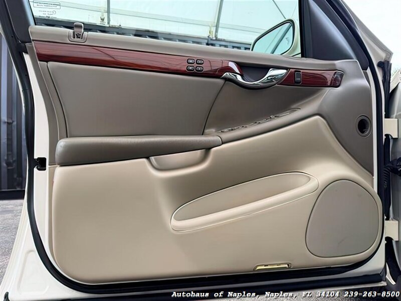 2001 Cadillac DeVille   - Photo 20 - Naples, FL 34104