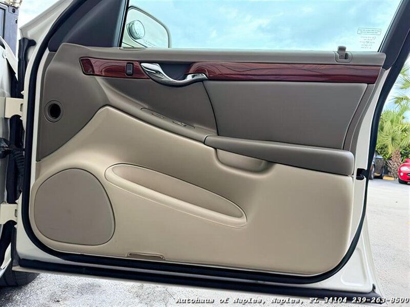 2001 Cadillac DeVille   - Photo 32 - Naples, FL 34104