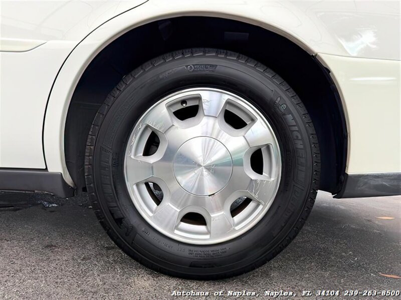 2001 Cadillac DeVille   - Photo 12 - Naples, FL 34104