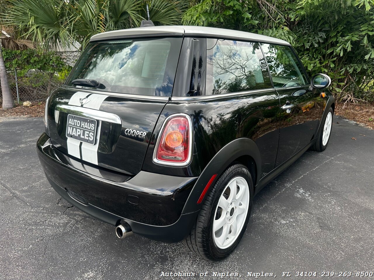 2009 MINI Cooper   - Photo 11 - Naples, FL 34104