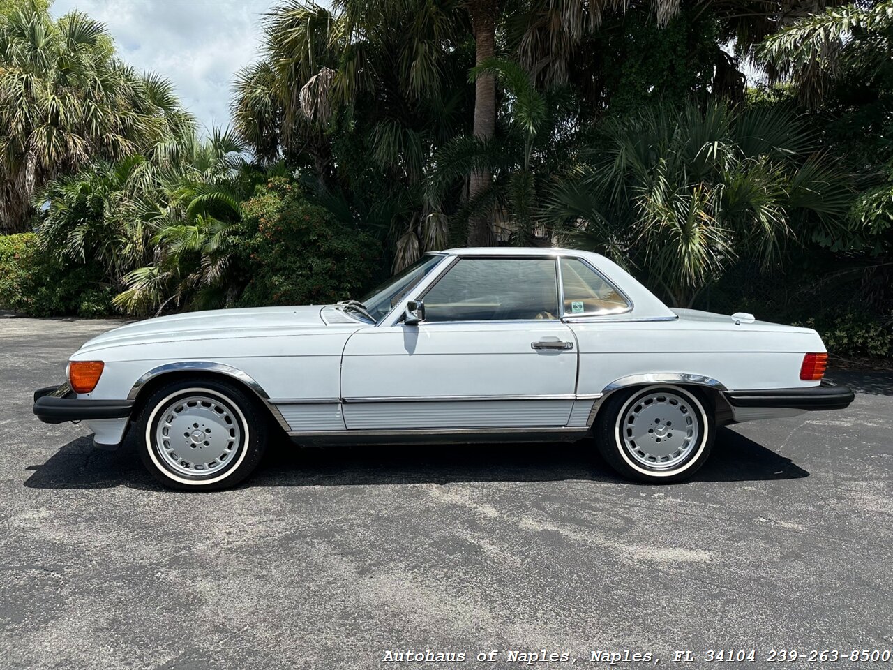 1989 Mercedes-Benz 560-Class 560 SL   - Photo 5 - Naples, FL 34104