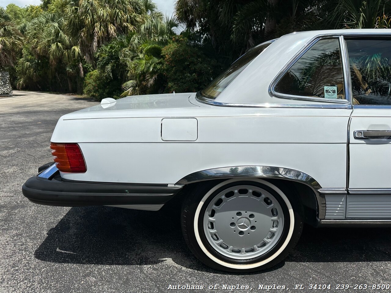 1989 Mercedes-Benz 560-Class 560 SL   - Photo 22 - Naples, FL 34104