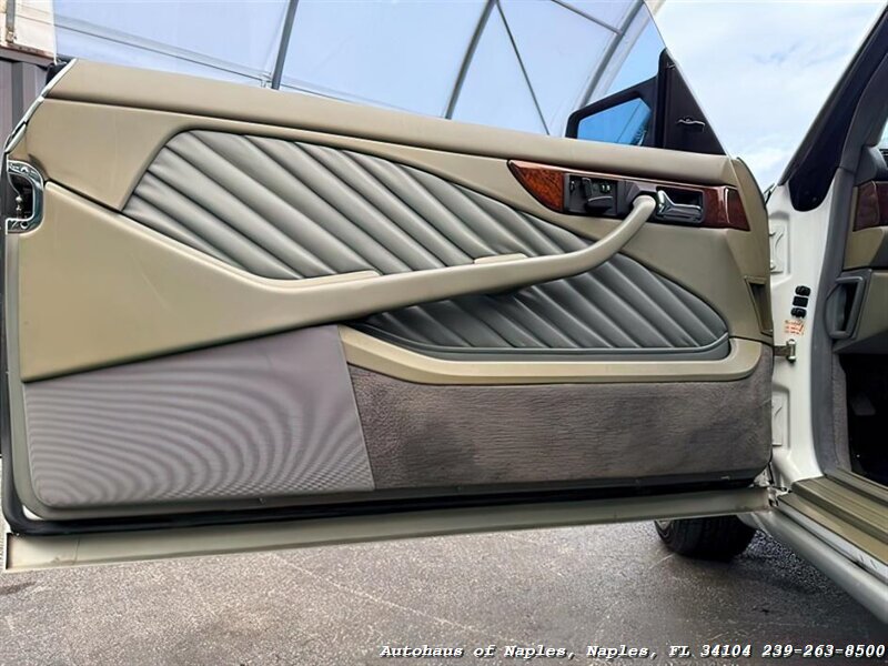 1991 Mercedes-Benz 560 SEC   - Photo 21 - Naples, FL 34104