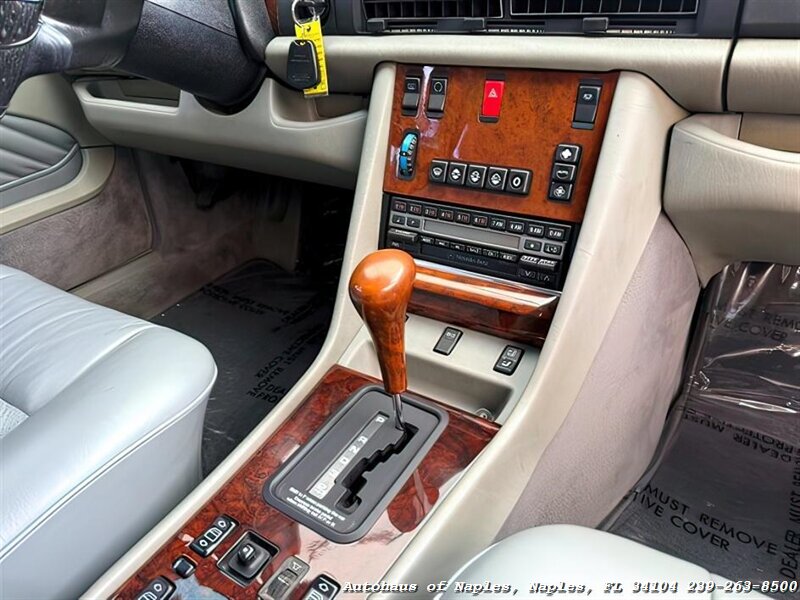 1991 Mercedes-Benz 560 SEC   - Photo 32 - Naples, FL 34104