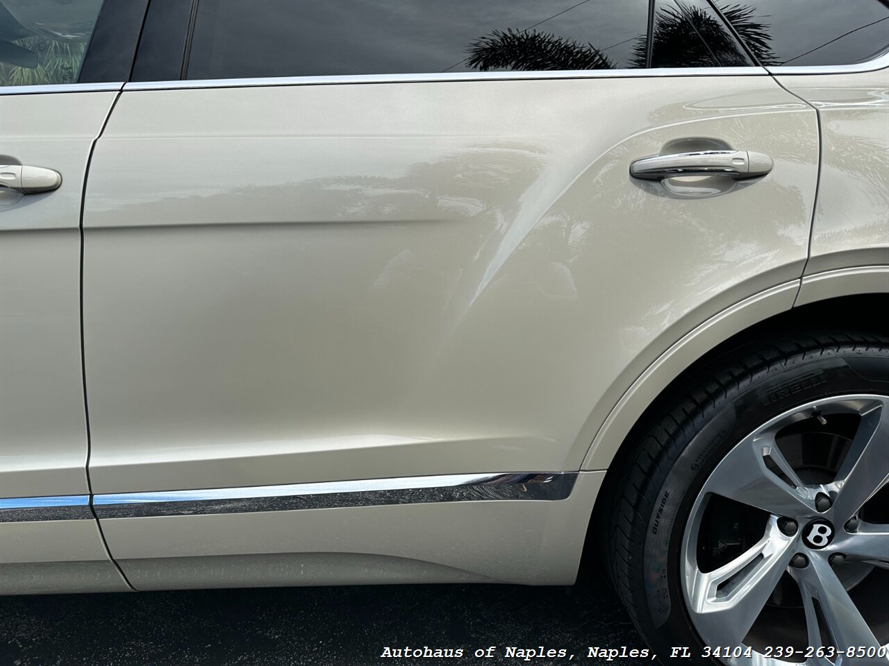 2018 Bentley Bentayga Onyx Edition   - Photo 10 - Naples, FL 34104