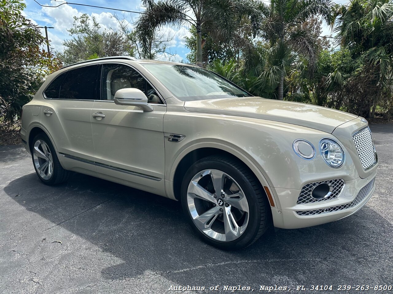 2018 Bentley Bentayga Onyx Edition   - Photo 2 - Naples, FL 34104