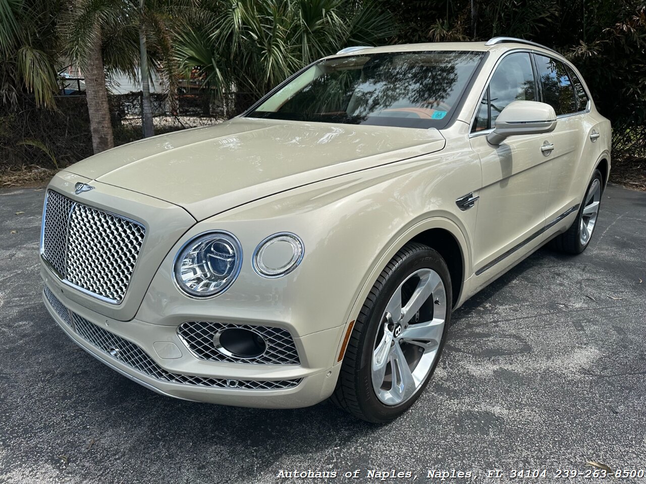 2018 Bentley Bentayga Onyx Edition   - Photo 4 - Naples, FL 34104