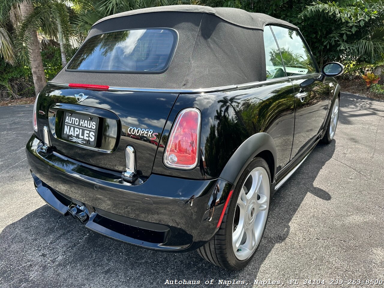 2005 MINI Cooper S JCW Convertible   - Photo 17 - Naples, FL 34104