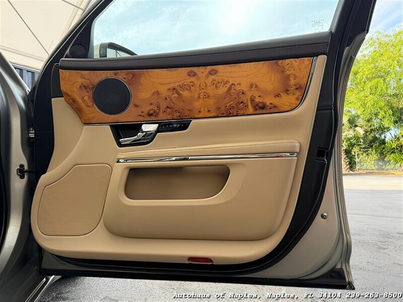 2011 Jaguar XJ   - Photo 30 - Naples, FL 34104