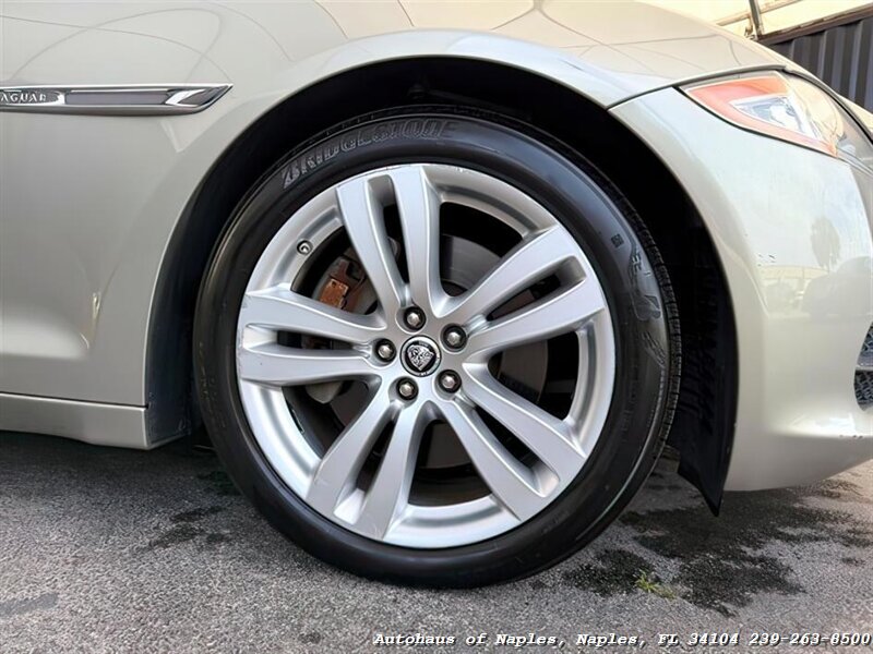 2011 Jaguar XJ   - Photo 10 - Naples, FL 34104