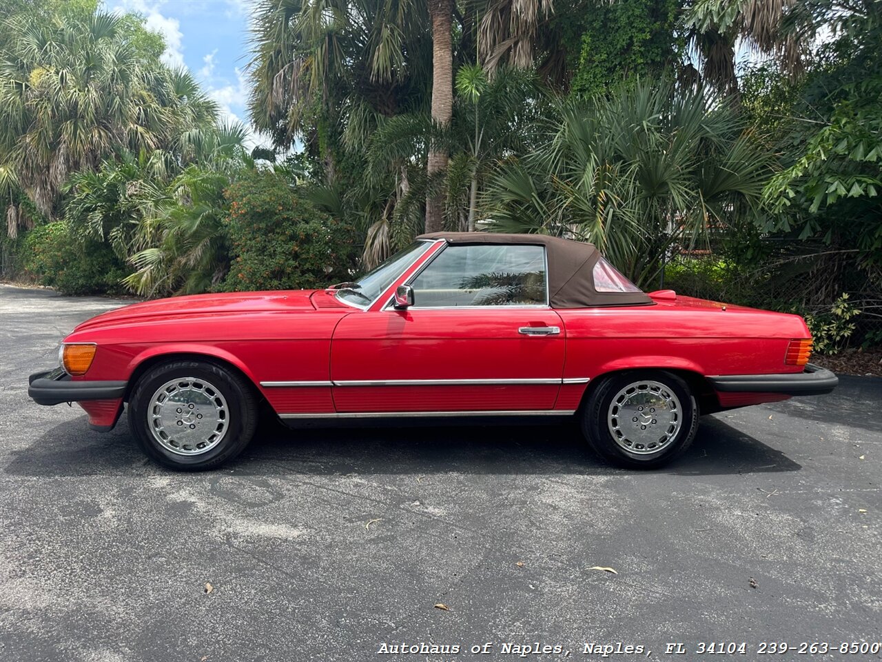 1986 Mercedes-Benz 560 SL w/ Hardtop   - Photo 5 - Naples, FL 34104