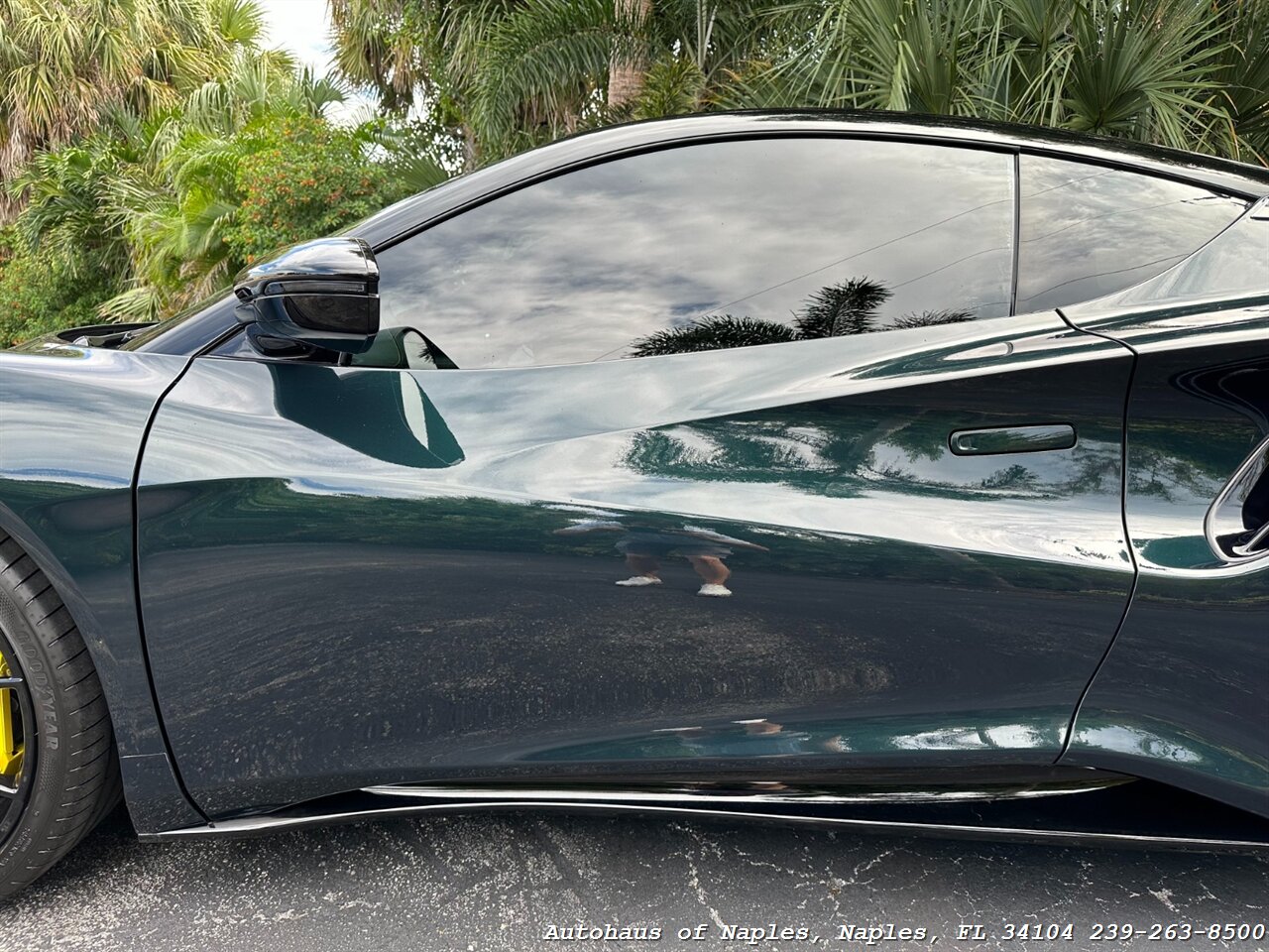 2024 Lotus Emira V6 First Edition   - Photo 9 - Naples, FL 34104