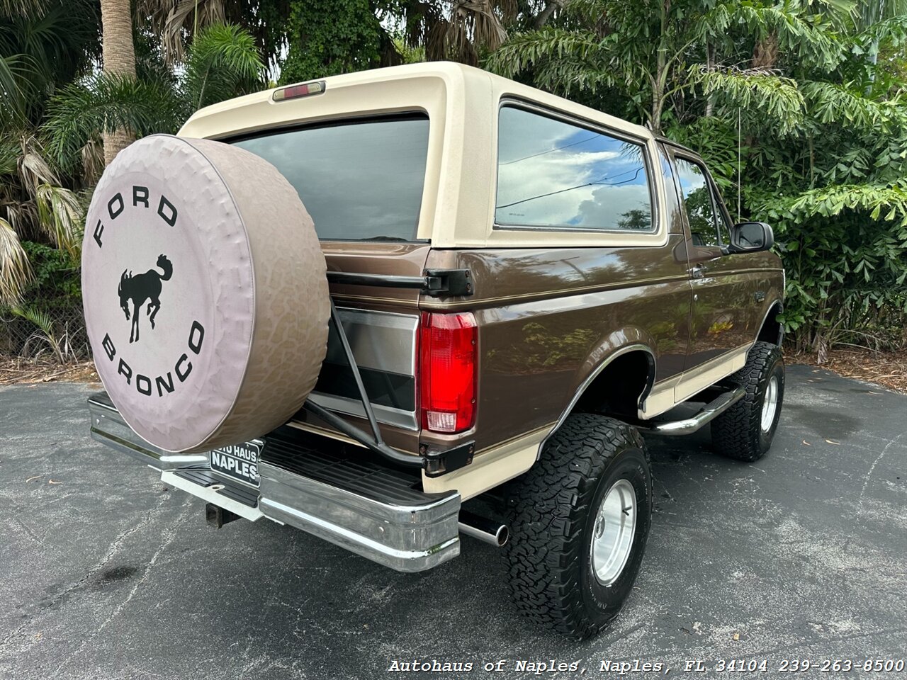 1993 Ford Bronco Eddie Bauer   - Photo 10 - Naples, FL 34104