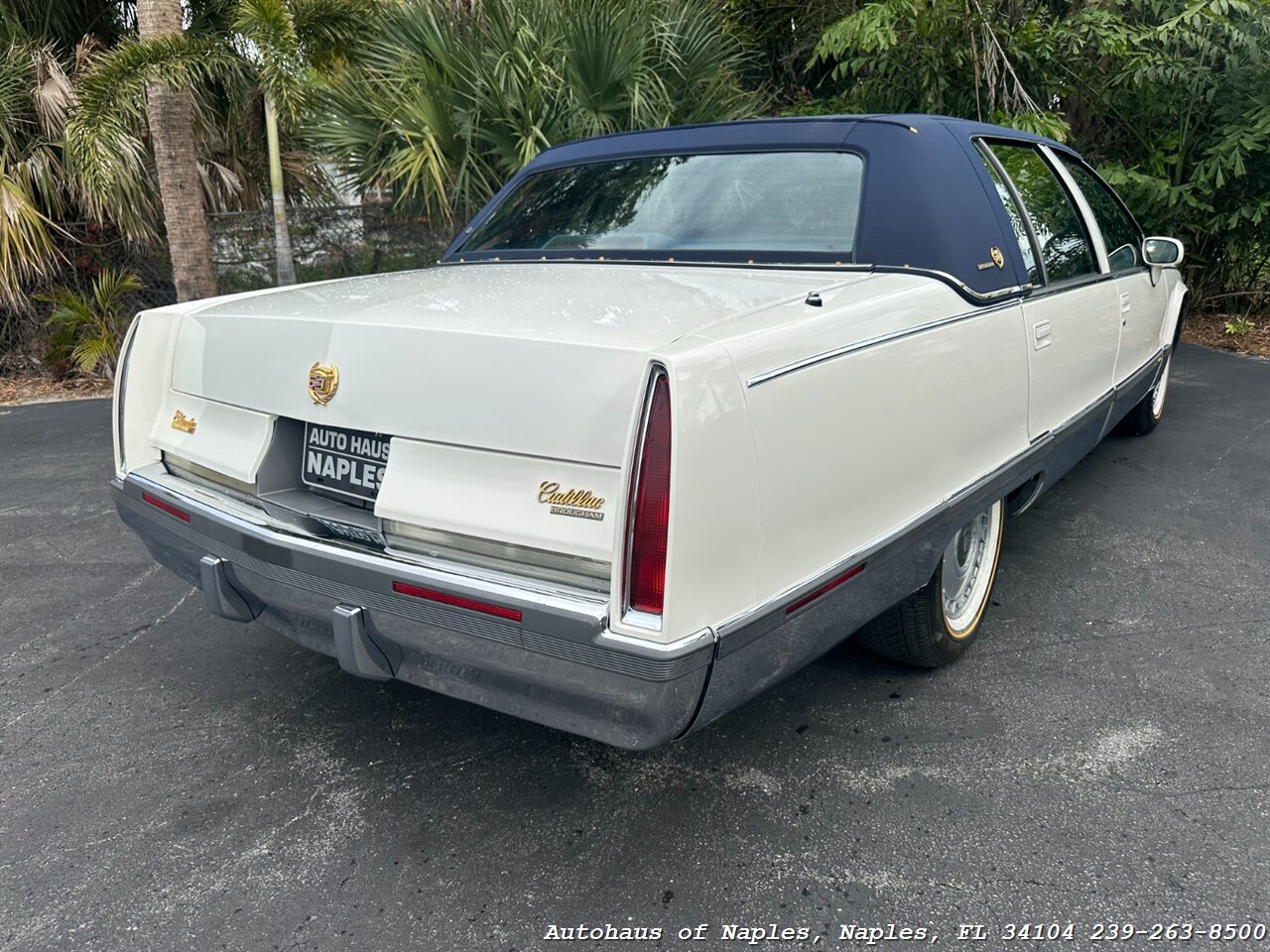 1993 Cadillac Fleetwood Brougham   - Photo 9 - Naples, FL 34104