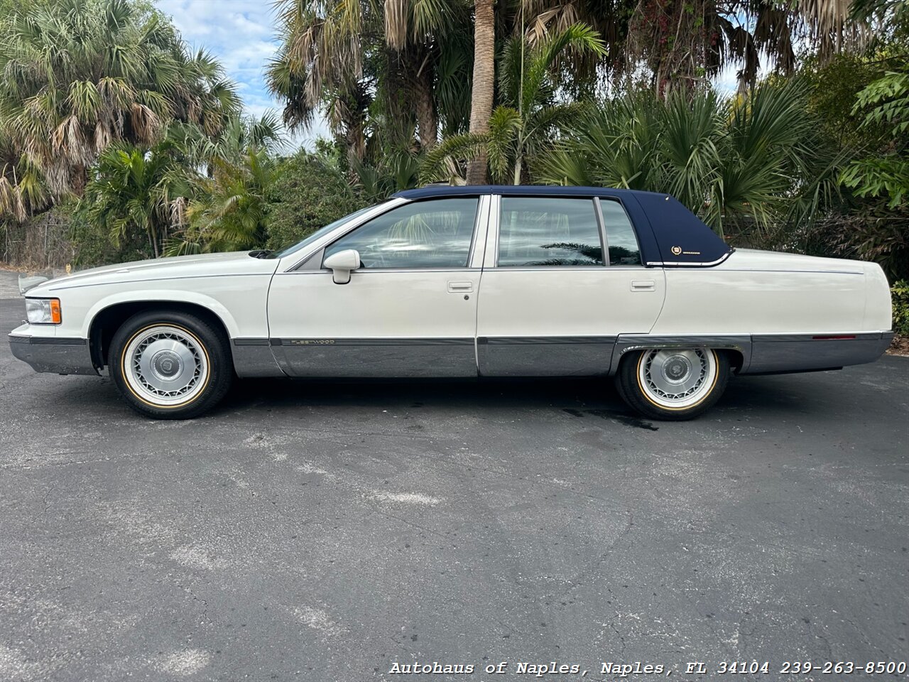 1993 Cadillac Fleetwood Brougham   - Photo 5 - Naples, FL 34104