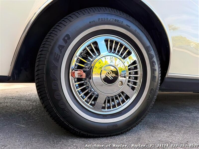 1990 Rolls-Royce Corniche III - Photo 32 - Naples, FL 34104