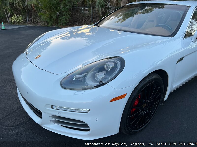 2014 Porsche Panamera 4S Executive photo