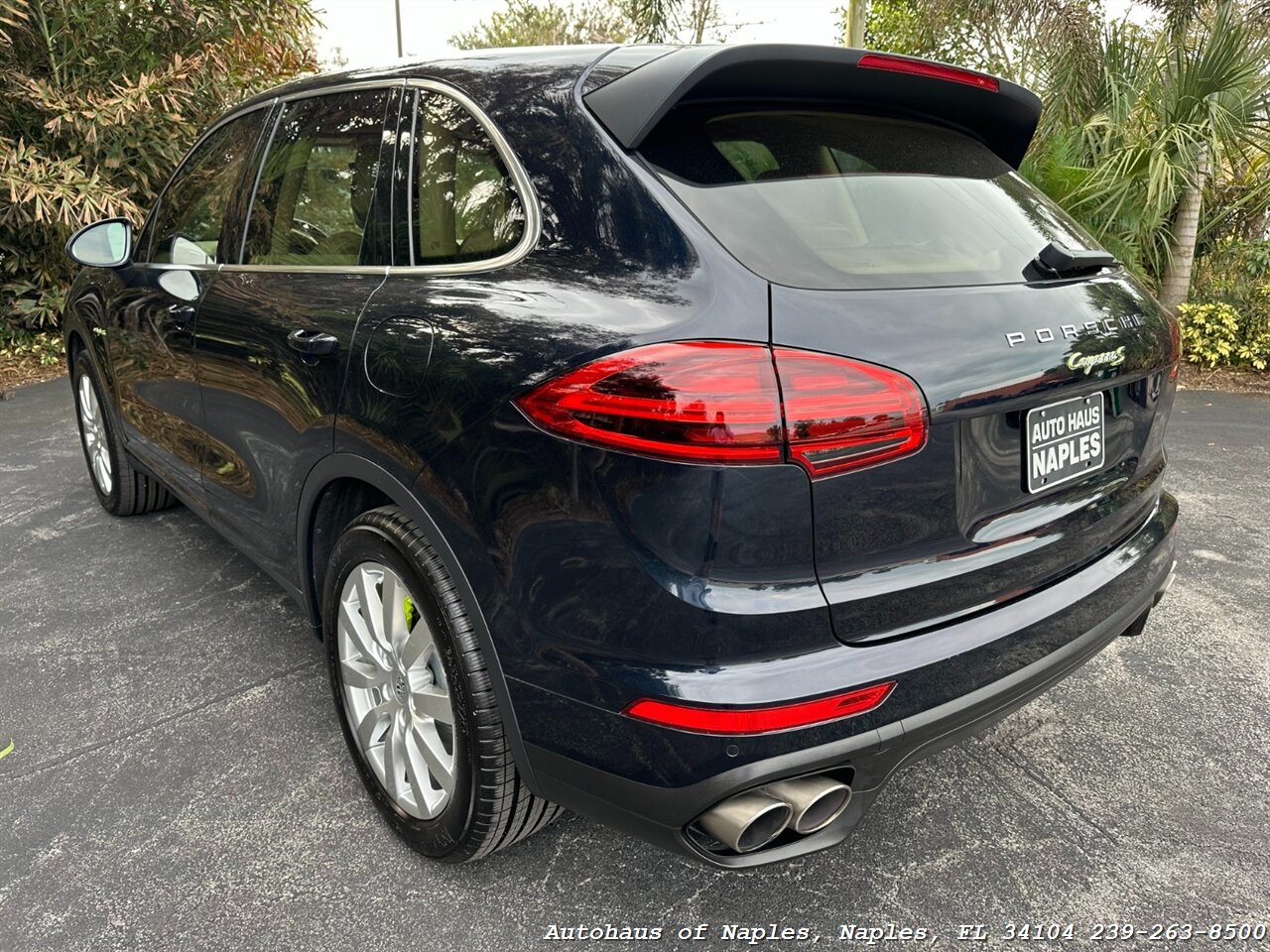 2016 Porsche Cayenne S E-Hybrid   - Photo 9 - Naples, FL 34104