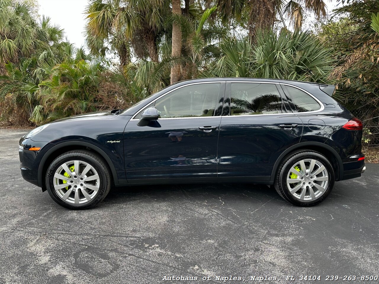 2016 Porsche Cayenne S E-Hybrid   - Photo 5 - Naples, FL 34104