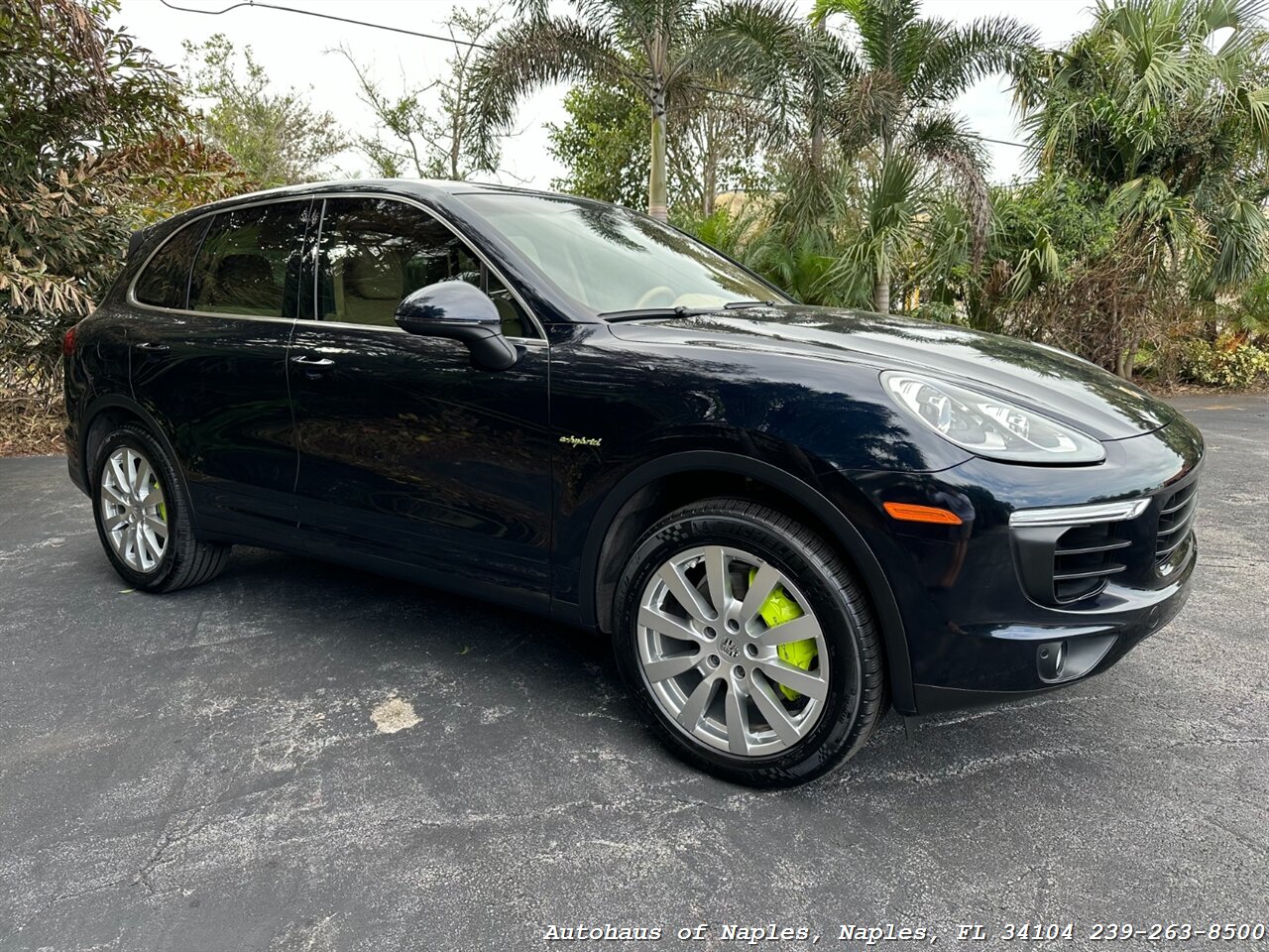 2016 Porsche Cayenne S E-Hybrid   - Photo 2 - Naples, FL 34104