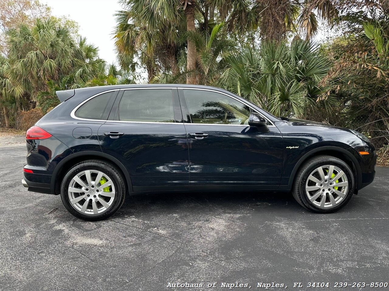 2016 Porsche Cayenne S E-Hybrid   - Photo 12 - Naples, FL 34104