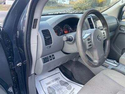 2018 Nissan Frontier SV  Crew Cab 4x4 - Photo 30 - Hesston, PA 16647