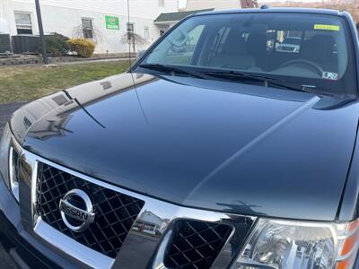 2018 Nissan Frontier SV  Crew Cab 4x4 - Photo 17 - Hesston, PA 16647