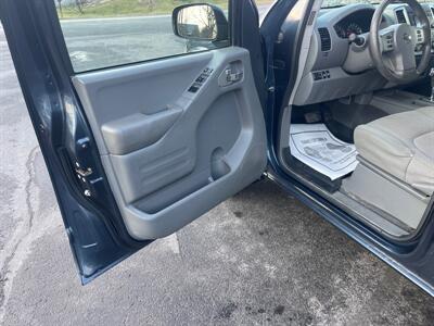 2018 Nissan Frontier SV  Crew Cab 4x4 - Photo 28 - Hesston, PA 16647